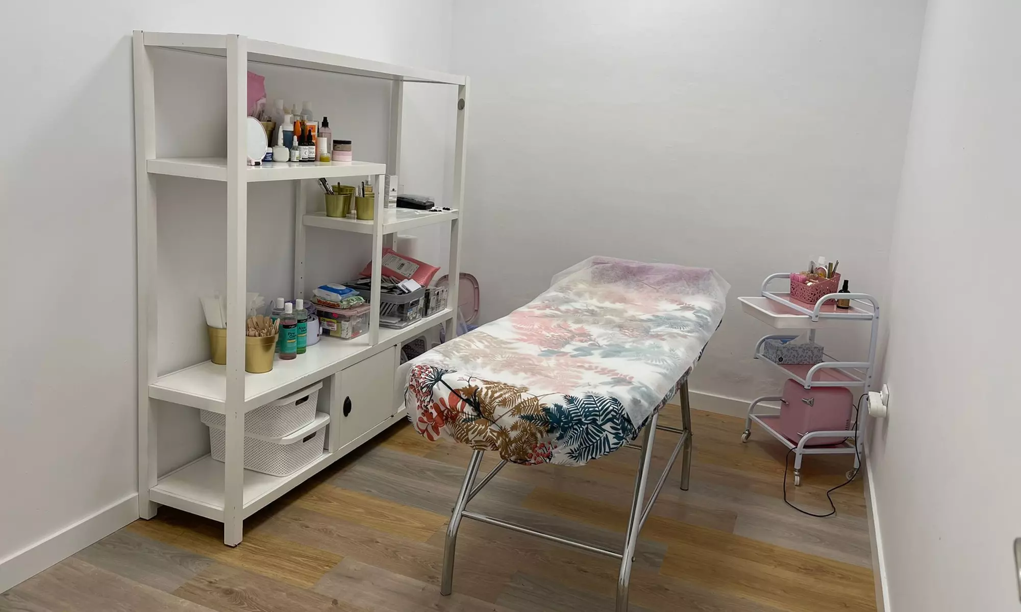 Belleza de pestañas y opción a cejas en Krmona Academy