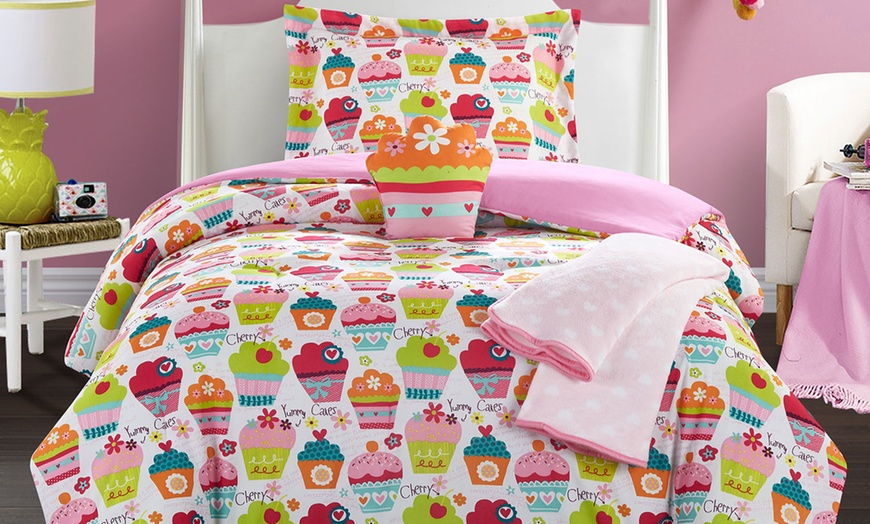 Kids' Complete Collections Bedding Set with Fleece Throw (4- or 5-Pc ...