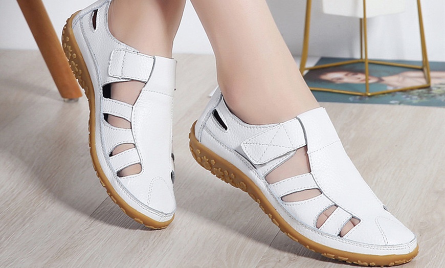 Image 4: Women's Retro-Style Sandals