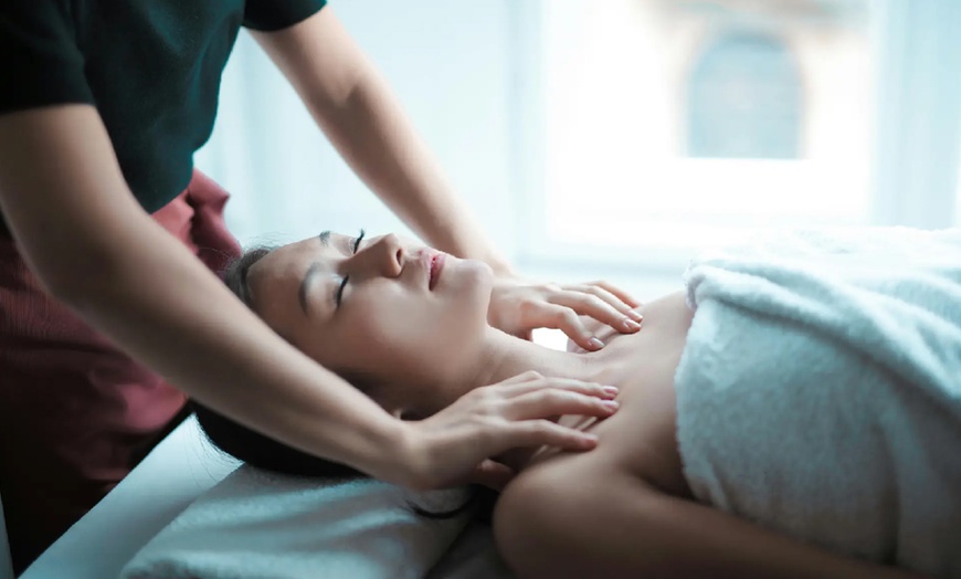 Image 2: Relax & Unwind with 30,60,90 or 120-Minute Therapeutic Massage