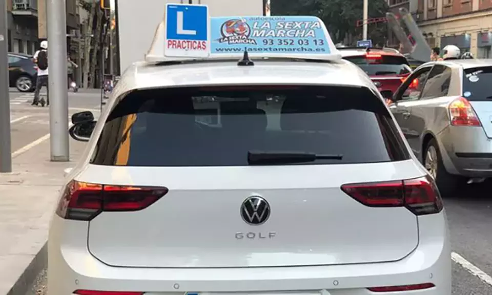 Curso teórico intensivo de conducir con 2 o 4 clases prácticas