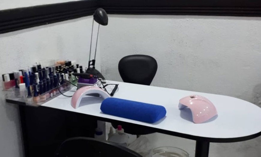 Image 5: Pelo a la última: corte, peinado y opción a tinte o mechas de raíz