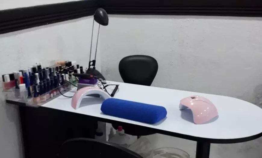Image 5: Pelo a la última: corte, peinado y opción a tinte o mechas de raíz