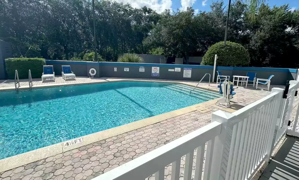 Stay with Pet-Friendly Amenities and Full Kitchens at Suburban Studios Hotel in Ocoee, FL - Second Medium