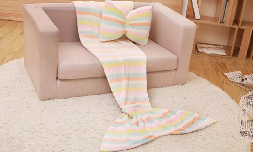 Image 3: Mermaid Blanket with Bow Cushion