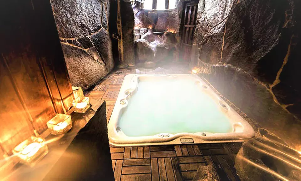 Escapada romántica y relax para 2 con spa privado - Primary Image