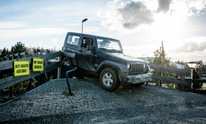 Image 4: 4x4 Jeep Experience