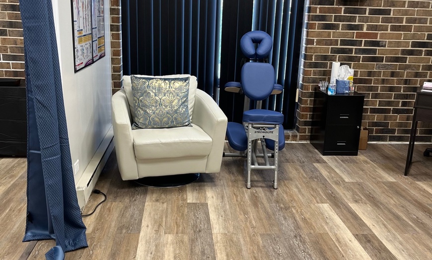 Image 5: Unwind with a 60-Minute Swedish Massage Experience