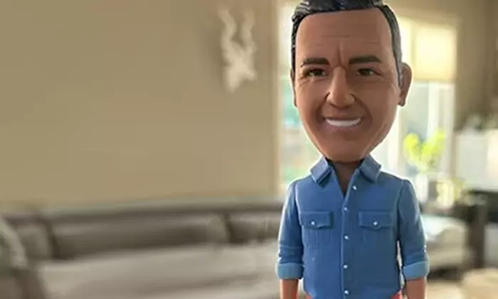 Single/ Couple Personalized Bobblehead for a Unique & Fun Personality