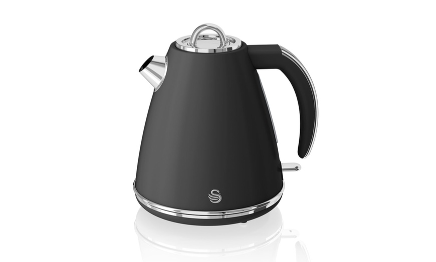 Image 2: Swan Kettle Selection