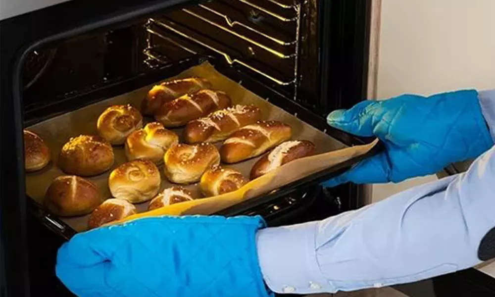 200-Piece Baking Paper Sheets, Non-Stick and Heat-Resistant