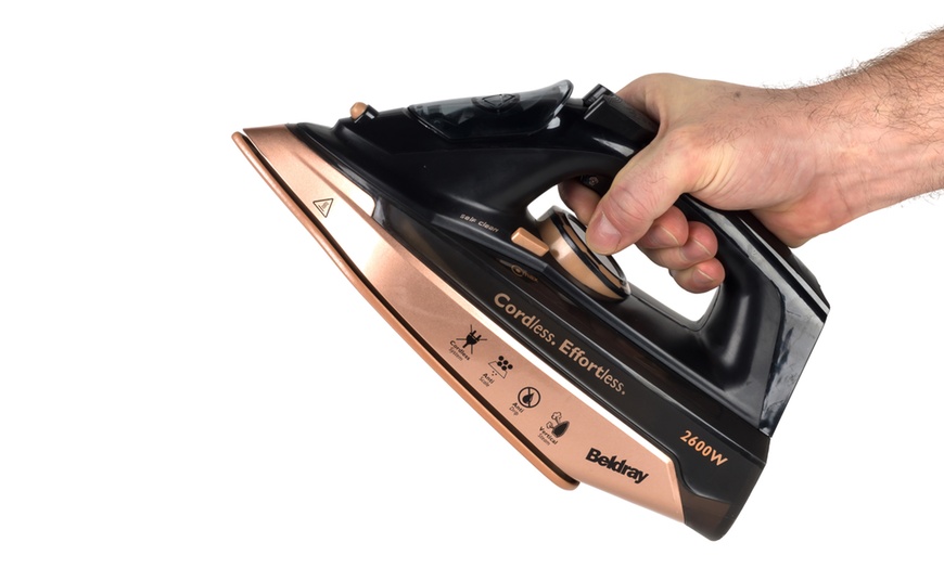 Image 5: Beldray Cordless Steam Iron