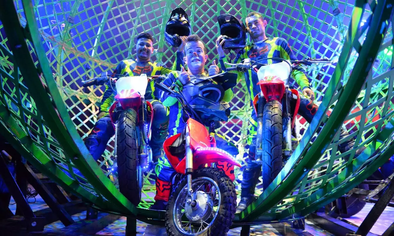 Circus Vegas: Extreme Stunts & Glitz at Lakeside or Sandown Park