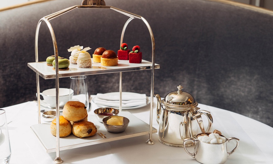 Image 2: London: 1- or 2-Night Stay with Cream Tea at Harrods