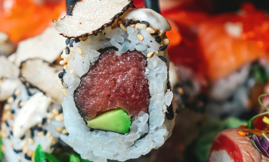 Image 1: Sushi-Menü für 2 oder 4 Personen