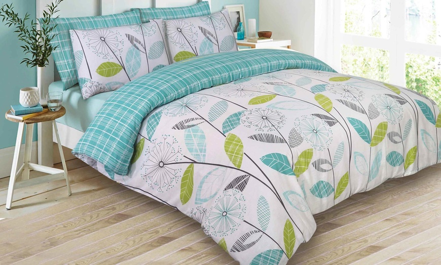 Image 3: Dreamscene Reversible Duvet Set