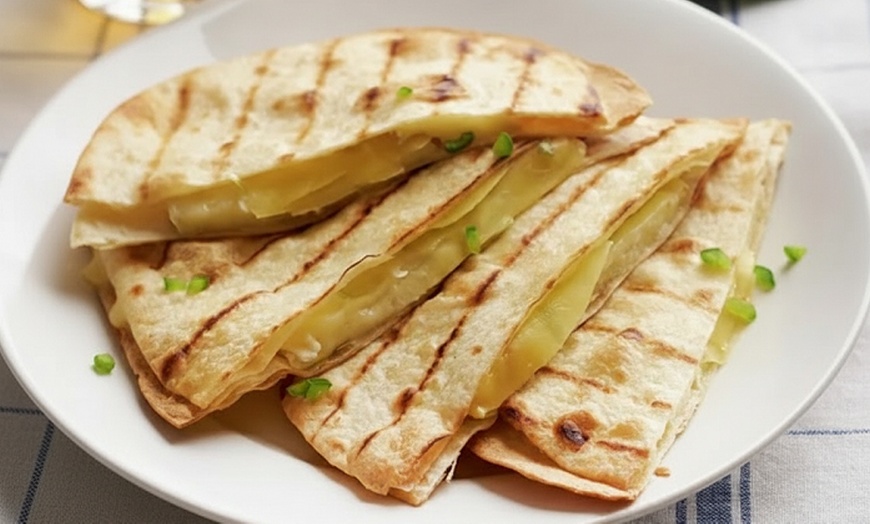 Image 9: Menú mexicano para 2 o 4 personas con michelada especial de la casa