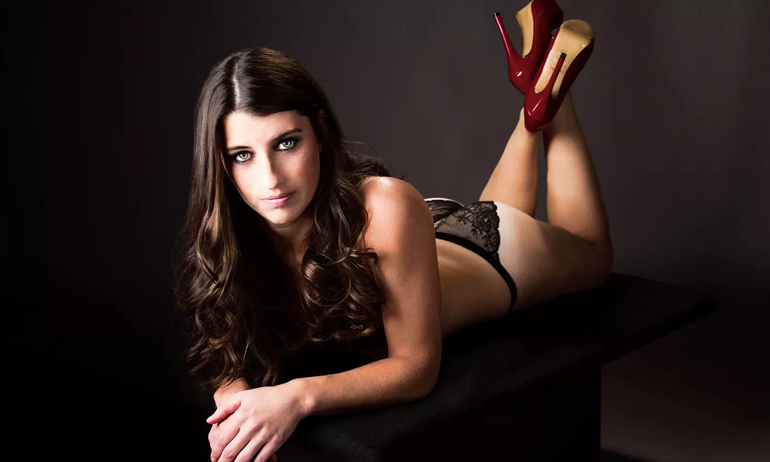 A One- or Two-Hour Glamour Photo Session or a One-Hour Photo Session from Mobile Boudoir (Up to 53% Off) - Primary Image