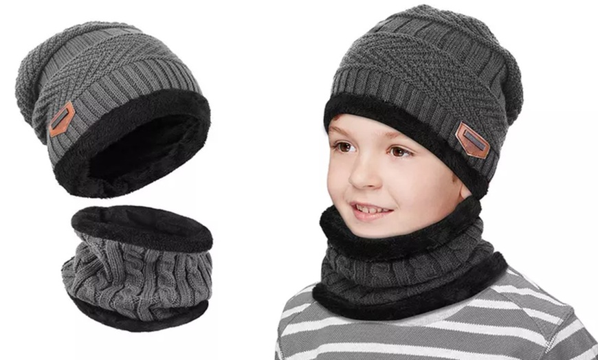 Image 8: Set con cappello e sciarpa per bambini