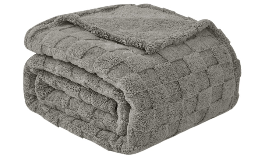 Image 9: Double-Faced Plush Jacquard Pattern Flannel Blanket Soft And Relaxing