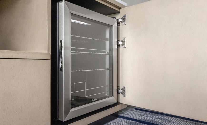 Image 12: Modern Stay with Easy Access to NYC