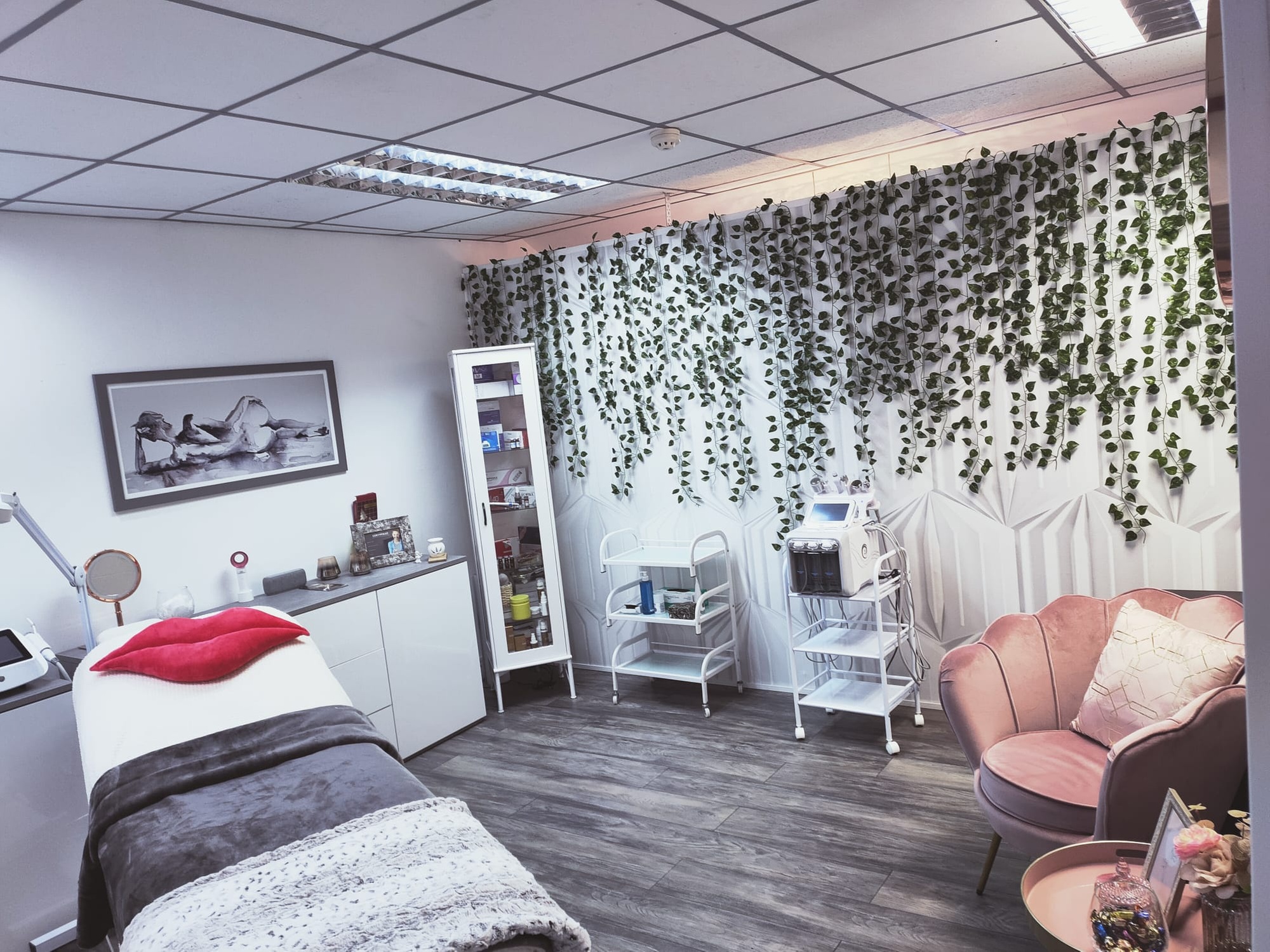 Reveal Youthful, Radiant Skin with Professional Facials in Dublin