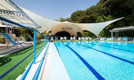 Gaeta: camera Superior con colazione o mezza pensione e accesso alla piscina per 2 all'Hotel Mirasole International 4*