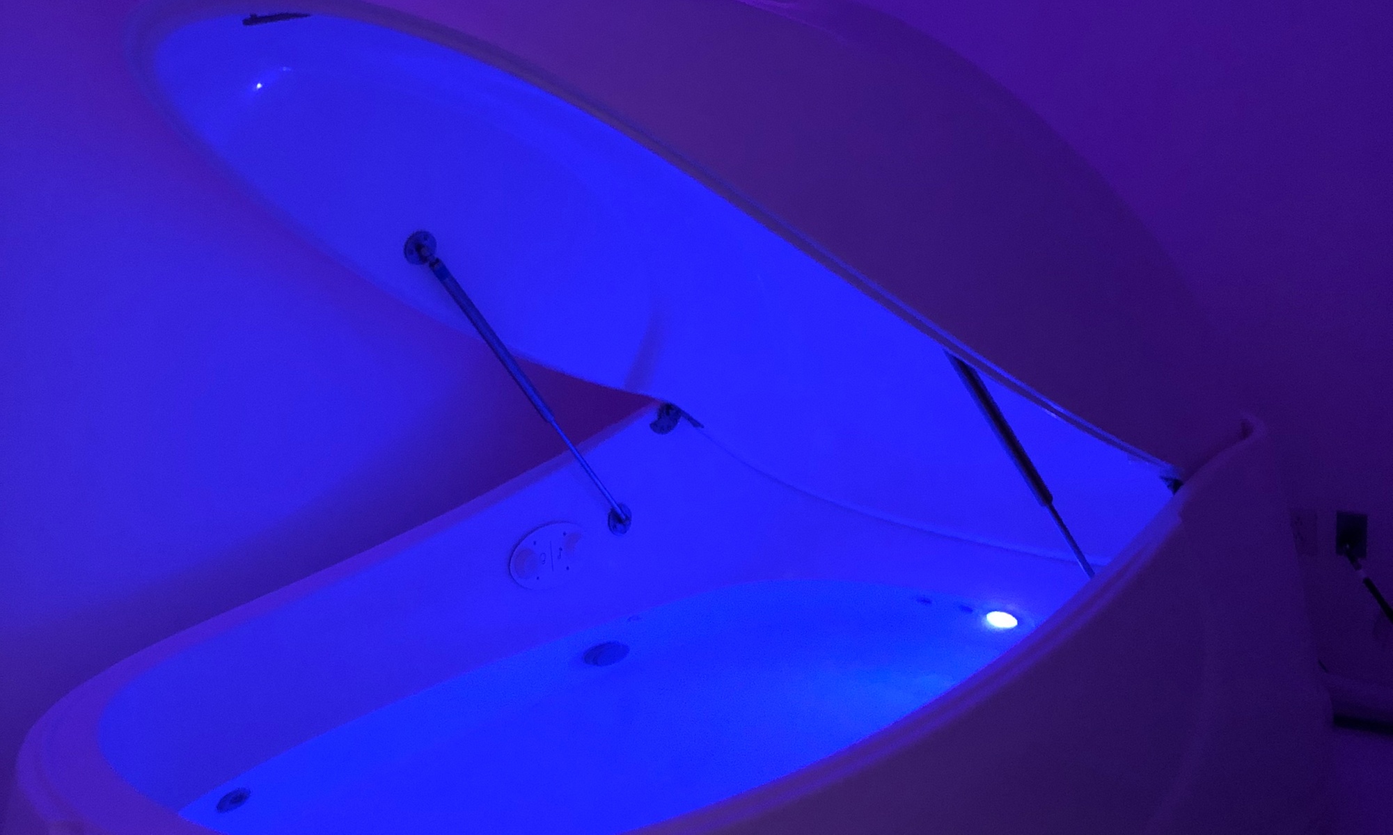 Experience Deep Relaxation with a 60-Minute Flotation Therapy Session