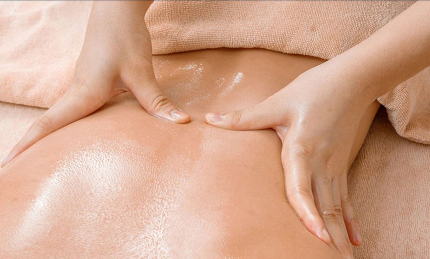 Image 3: Experience Ultimate Relaxation with One Hour Full Body Massage