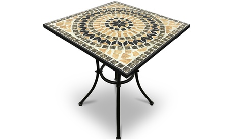 Tavolo da giardino con decorazione a mosaico