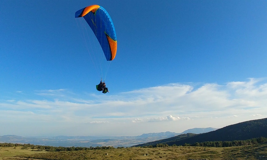 Image 4: Vuelo parapante o paramotor de 20 minutos con Fotos con Airparapente