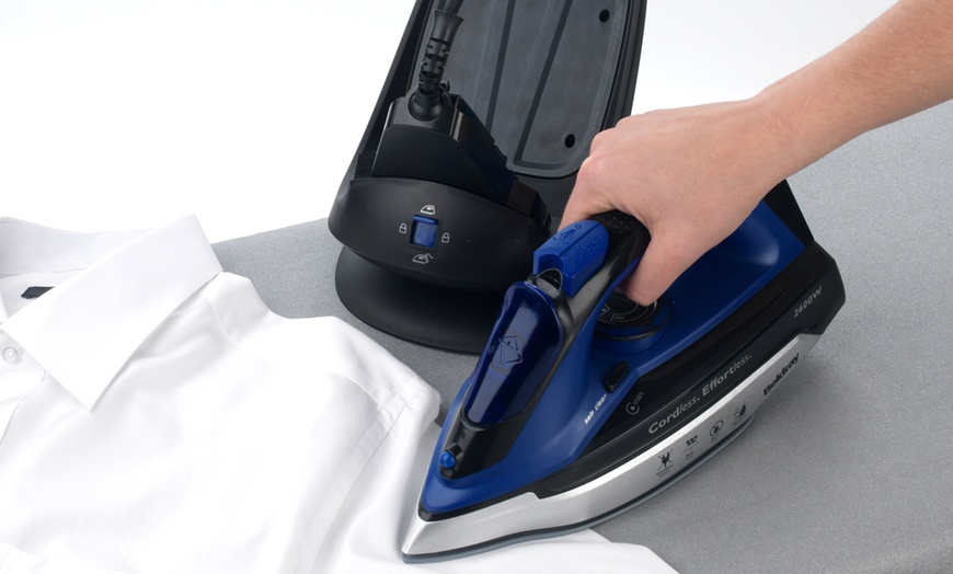 Image 9: Beldray Cordless Steam Iron