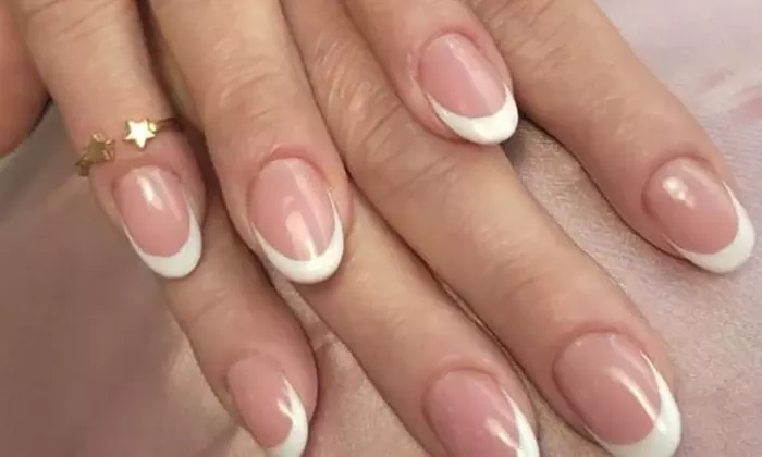 Manicura y pedicura con esmaltado semipermanente en Lum Concept Nail-Spa con 50% de descuento - Primary Image
