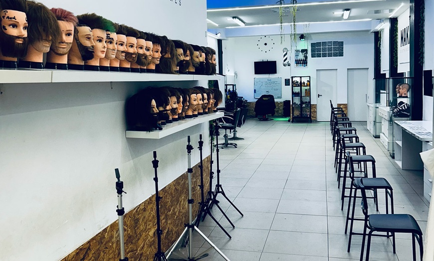 Image 6: Curso presencial de barbería de 4 meses de duración para 1 persona