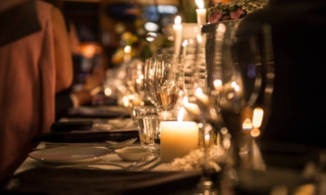 Menu napoletano con dolce e bottiglia di vino per 2 persone alla Trattoria Calici & Taglieri (sconto fino a 58%)