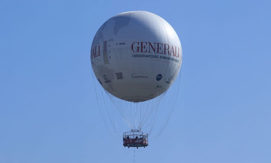 Image 9: Superbe vue panoramique de Paris à bord du Ballon de Paris Generali