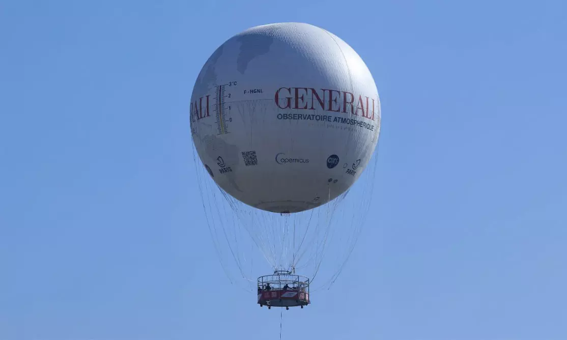 Superbe vue panoramique de Paris à bord du Ballon de Paris Generali