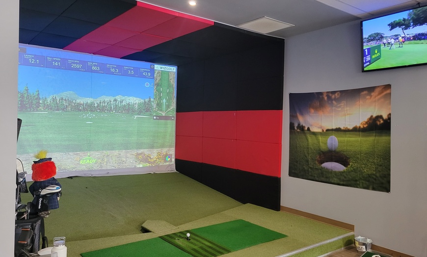 Image 3: Indoor Golfing for Up to 4 People Valid on Weekdays or Weekends