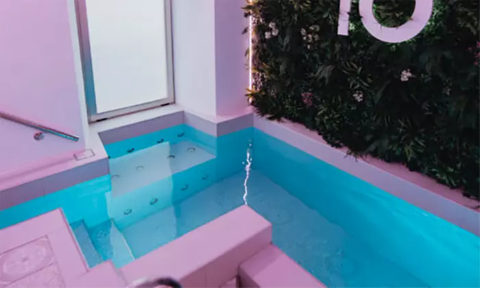 Baño termal para 2 o 4 personas con copa de cava y fruta o bombones