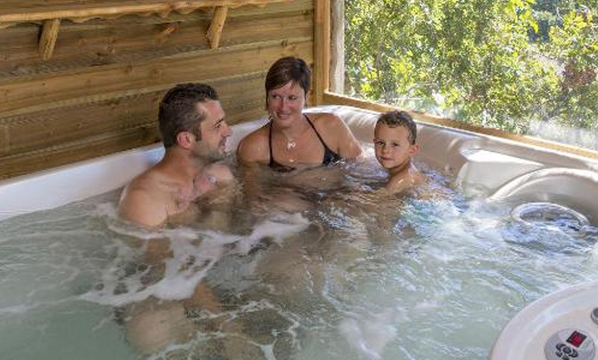 Image 4: Auvergne : chambre double avec pdj, dîner et accès spa en option