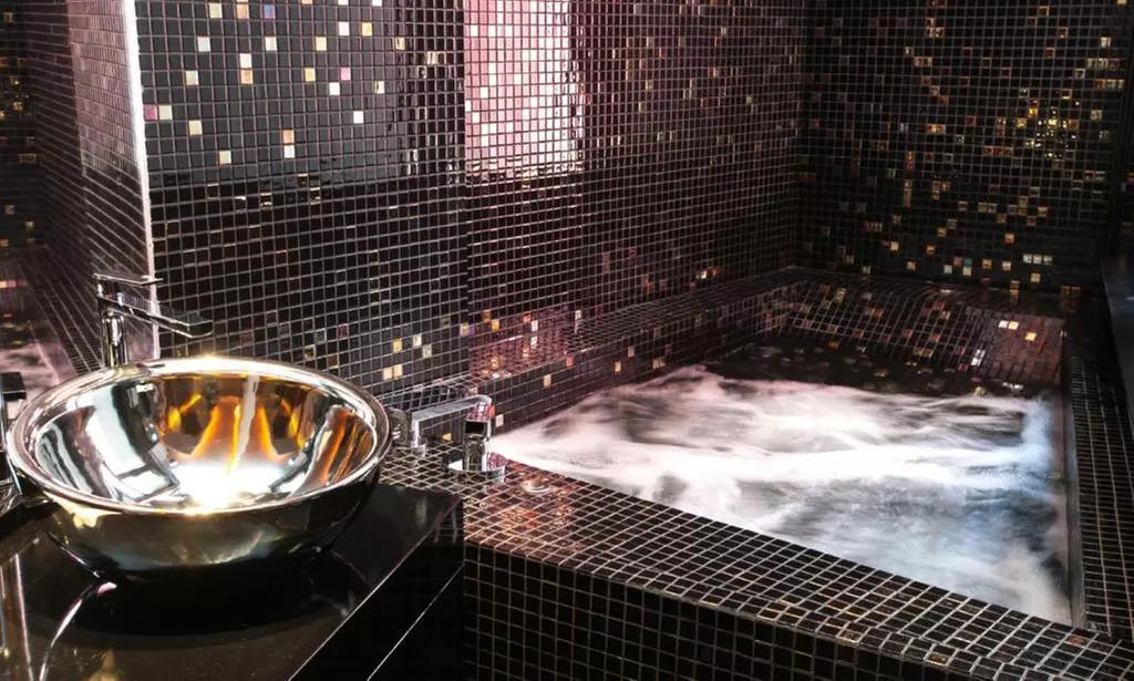 Madrid: Junior- od. Master-Suite mit Frühstück und 1 Flasche Cava