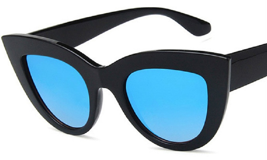 Image 8: Cat Eye Oversized Sunglasses