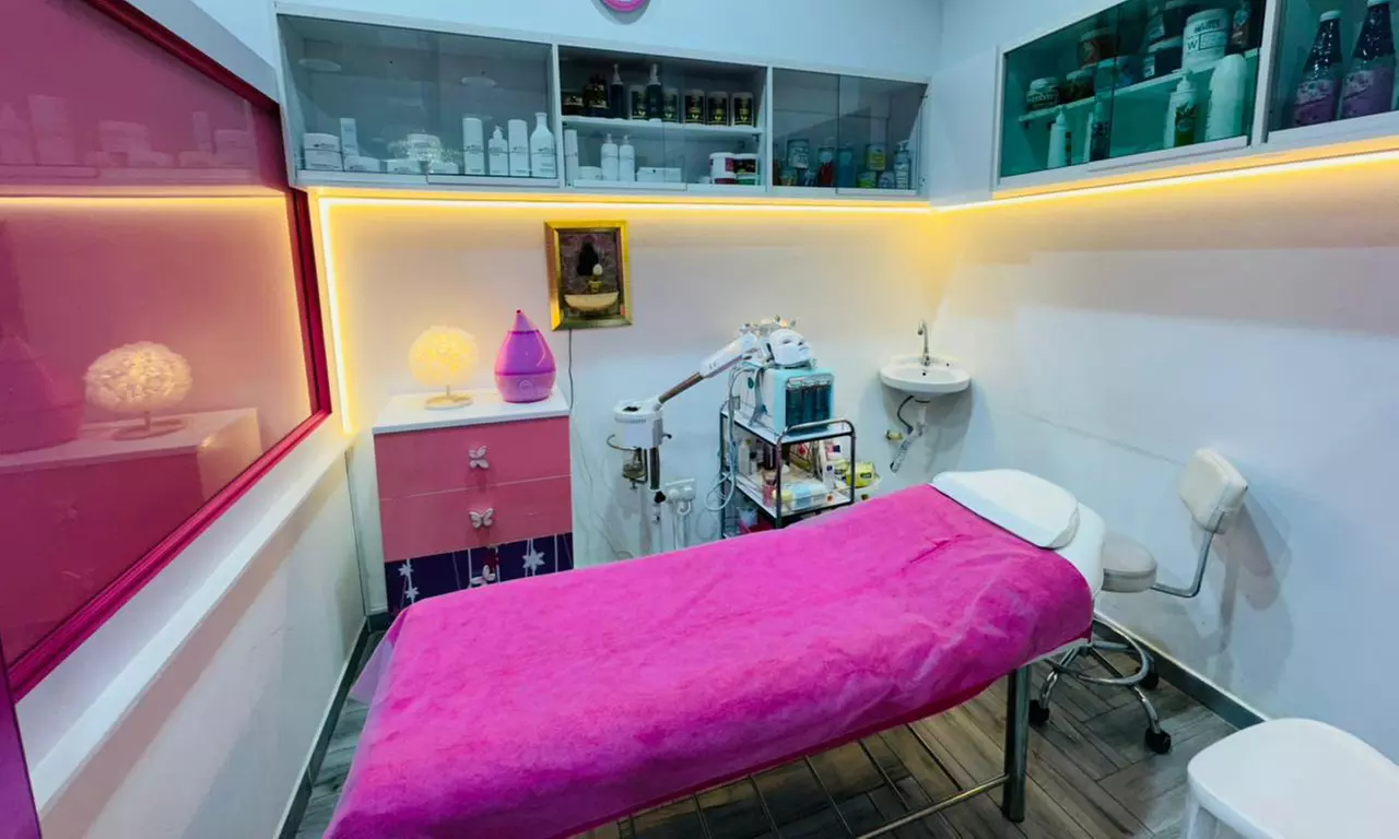 One Session of Facial Clean Up, Royal Look Facial (24k gold), and More