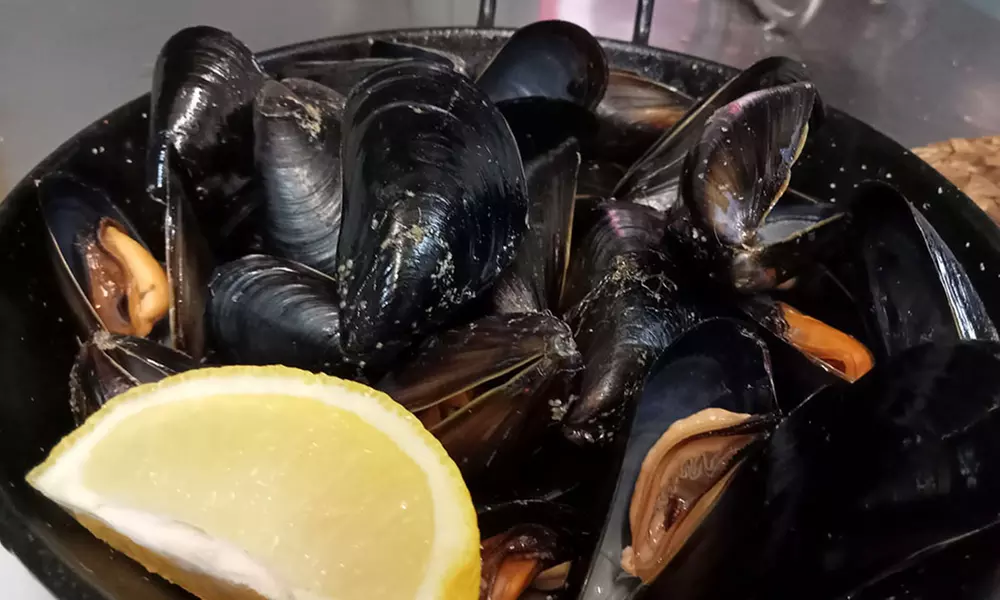 Festín mediterráneo: menú de paella con opción a botella de vino