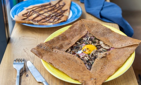 Menu comprenant galette, salade verte et crêpe au choix pour 2 ou 4 personnes dès 18,90 € au restaurant Ker Juliette