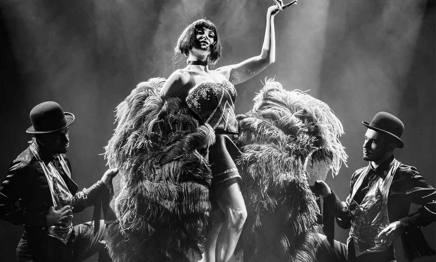 Déjeuner ou dîner-spectacle pour 1 ou 2 personnes, option carré VIP à L’Étincelle Cabaret - Second Medium