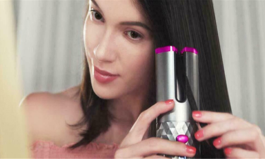 Image 7: Wireless Auto-Rotating Ceramic Hair Curler