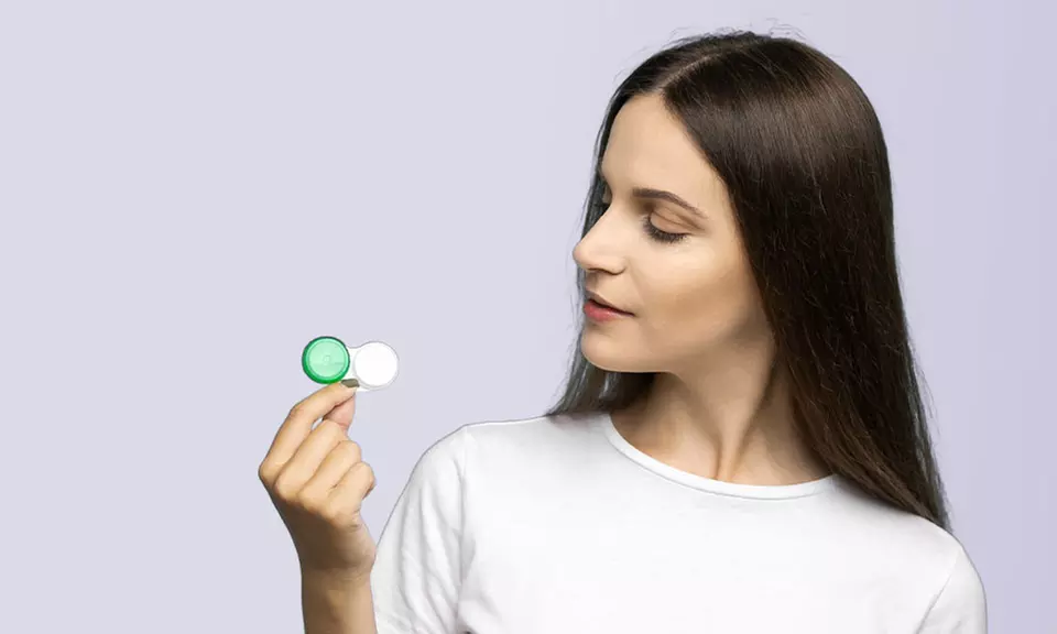 Badanie wzroku w salonie optycznym z doborem soczewek kontaktowych