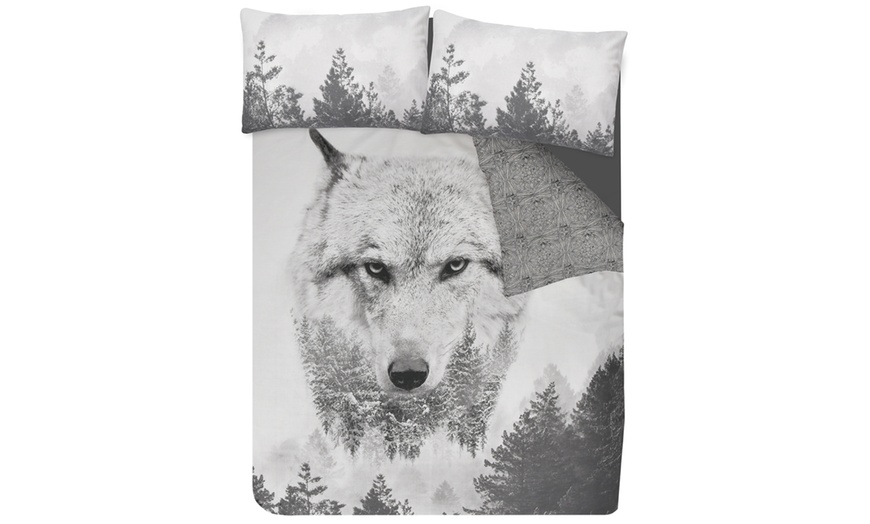 Image 3: Smart Living Premium Polycotton Wolf Panel Duvet Set 