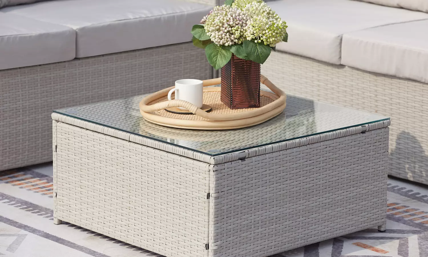 Salon de jardin 4 places Kocoon en résine tressée, modèle "Oacari"